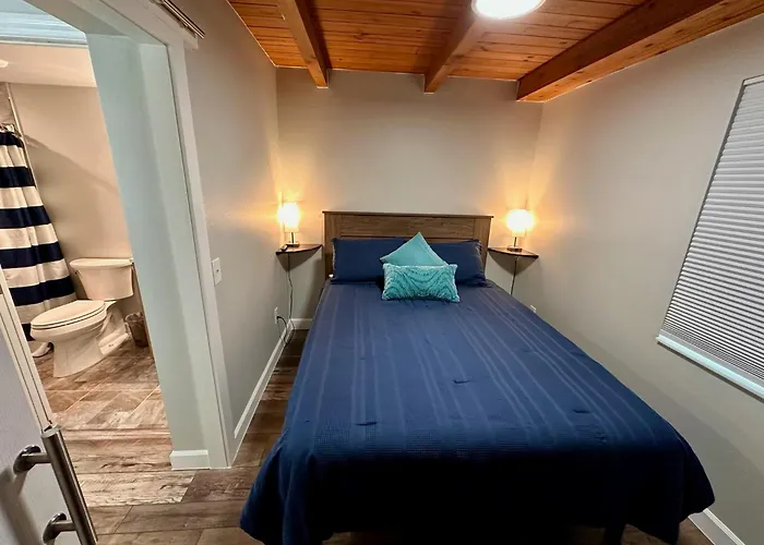 Cottage 31, Hibiscus Hut - Dora Canal Court - A Downtown, Waterfront Community