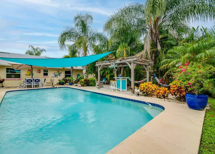 Outdoor Oasis W/ Bar & Lanai: Tavares Escape