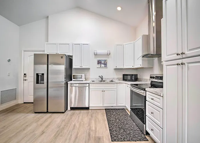 Sleek Tavares Condo 3 Miles To Downtown